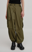 Load image into Gallery viewer, Herskind Cargo Parachute Pants